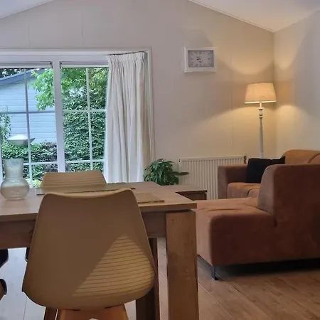 Fijn Chalet Met Grote Tuin Op De Veluwe Nyaraló