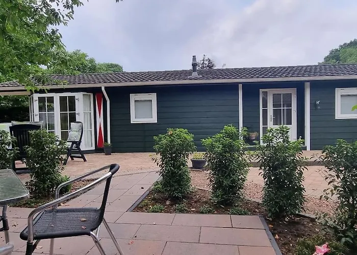 Vakantiehuis Fijn Chalet Met Grote Tuin Op De Veluwe